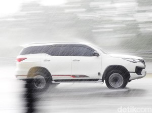 Cara Mudah Merawat Mobil Coating Setelah Diguyur Hujan