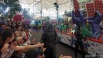 Foto: Bahagia Itu Salaman Sama Superman & Foto Bareng Catwoman