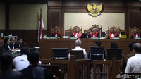 Sonny Firdaus, Muslim Simbolon, dan Helmiati didakwa menerima uang suap ketok palu dari mantan Gubernur Sumut Gatot Pujo Nugroho. Uang suap tersebut dimaksudkan untuk pengesahan APBD Pemprov Sumut Tahun Anggaran 2012 sampai tahun 2015.