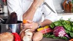 Dinobatkan Sebagai Chef Terseksi di Dunia, Ini Gaya Franco Noriega Saat Masak