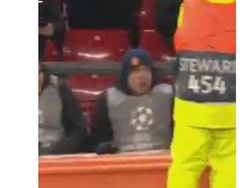 Semua pun Terbelalak dengan Aksi Banting Botol Mourinho...