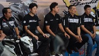 Sebanyak 10 rider yang menjadi peserta turing di Bali terdiri dari 8 orang Media dan Blogger dan Hamish Daud. Istimewa.