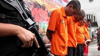 Mereka diduga menjadi bagian dari sindikat internasional narkoba.