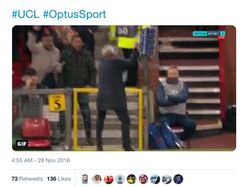 Semua pun Terbelalak dengan Aksi Banting Botol Mourinho...