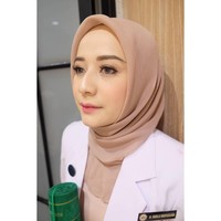 Seorang dokter muda asal Bandung bernama Nabilla Marta mencuri perhatian publik. Ia memiliki paras yang cantik dan gaya hijab yang modis. Foto: Instagram/nabillamarta