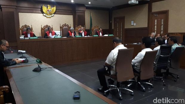 Sidang eks anggota DPRD Sumut menjalani sidang pembacaan dakwaan di Pengadilan Tipikor, Rabu (28/11/2018)