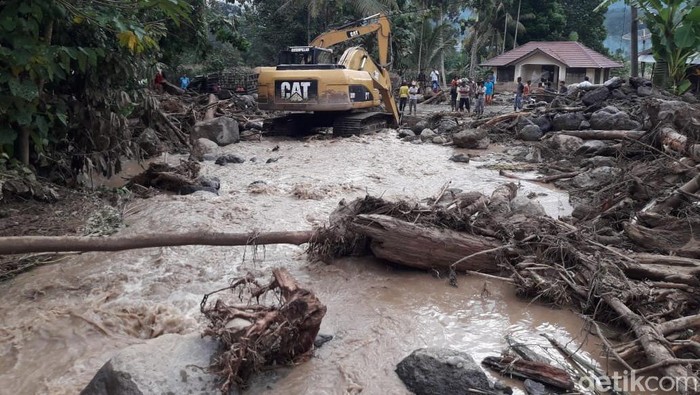 Banjir di Aceh bikin 6 desa terisolir (Agus-detikcom)