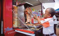 Inspiratif! Pria Kerdil Ini Raup Rp 27,6 Juta Per Hari dari Jualan Kebab