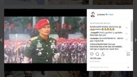 Namun karir cemerlang Prabowo tak selamanya moncer. Jatuhnya kekuasaan dari tangan Soeharto berpengaruh besar pada karier militer Prabowo Subianto. Sehari setelah Soeharto mengundurkan diri pada 21 Mei 1998, Presiden B.J. Habibie meminta Prabowo tak lagi jadi pangkostrad dan menjadi Komandan Sekolah Staf dan Komando ABRI. Istimewa/Dok. IG Prabowo.