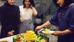 Tetap Cantik Saat Makan, Ini Pose Kulineran ala Adik Maudy Ayunda