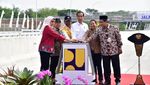 Senangnya Jokowi Resmikan Tol Sragen-Ngawi