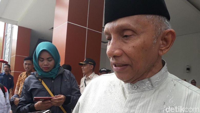 Ditanya Soal Dana Kemah, Amien Rais: Yang Korupsi Triliunan Dibiarkan Ditanya Soal Dana Kemah, Amien Rais: Yang Korupsi Triliunan Dibiarkan
