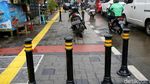 Potret Bollard yang Terpasang di Trotoar Jakarta