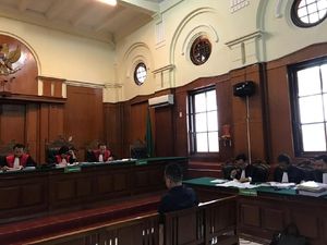 Bacakan Pledoi, Bos Pasar Turi Merasa Dizalimi