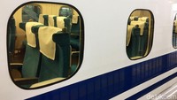Jadwal keberangkatan kereta shinkansen sangat tepat waktu. Sehingga penting untuk sudah hadir di tepi peron kereta setidaknya 15 menit sebelum jadwal keberangkatan.