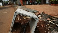 Penampakan bekas galian saluran air.