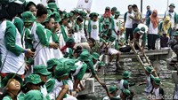 Puluhan anak-anak sangat antusias mengikuti kegiatan ini.
