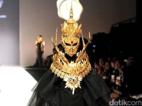 Koleksi aksesori Rinaldy A Yunardi di JFW 2019