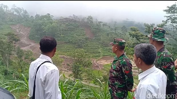 Hujan 10 Jam Lebih, 2 Titik di Magetan Longsor