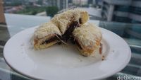 Vame Kitchen: Empuk Wangi! Donat Paha Ayam dan Roti Isi Lelehan Cokelat