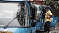 Menurut supir bajaj, beberapa hari ini mereka mengeluhkan kesulitan mendapatkan bahan bakar gas (BBG).