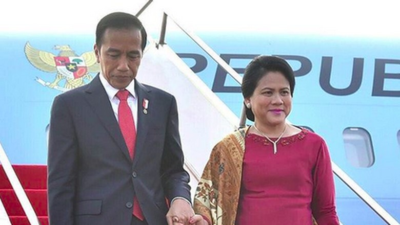 Kunjungi Yogya, Jokowi Bertemu Santri dan Sri Sultan Hamengkubuwono Kunjungi Yogya, Jokowi Bertemu Santri dan Sri Sultan Hamengkubuwono