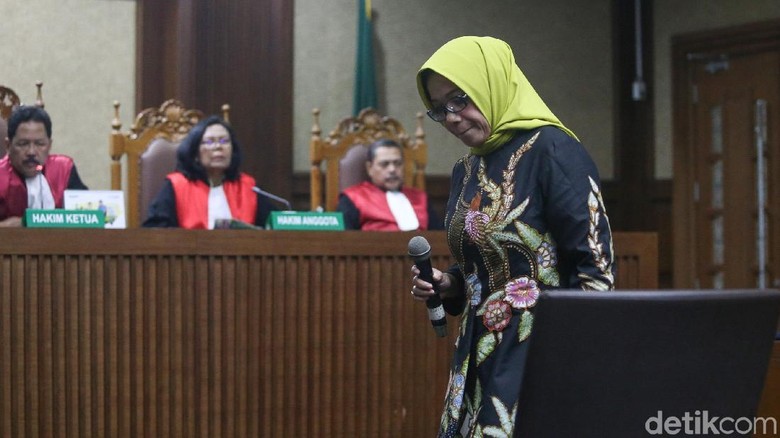 Eni Saragih Disebut Terima SGD 40 Ribu untuk CSR Bangun MCK Eni Saragih Disebut Terima SGD 40 Ribu untuk CSR Bangun MCK