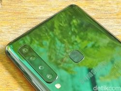 Unboxing Galaxy A9, Ponsel Empat Kamera Pertama di Dunia
