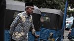 Wajah Lesu Para Sopir Bajaj Antre BBG