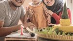 Makin Cantik Berhijab, Ini Momen Ryana Dea Kulineran Bareng Keluarga