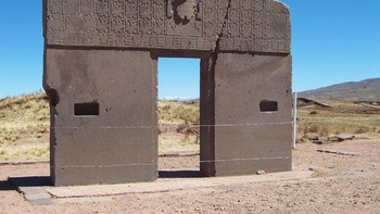 Jauh sebelum itu, Nazi memperkirakan Tiwanaku di Bolivia merupakan Atlantis. Foto: Wikipedia
