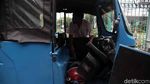 Wajah Lesu Para Sopir Bajaj Antre BBG