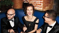 Duh, Gabbana terpana melihat senyuman wanita disampingnya. Padahal saat itu ia sedang melahap pizza menggunakan garpu dan pisau. Foto: Istimewa