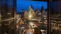 Menjelang Natal sebuah pasar yang berlokasi di kawasan Frankfurt, Jerman mulai ramai dikunjungi oleh warga dan juga wisatawan. Pasar itu menjual beragam kebutuhan dan dekorasi untuk menyambut Natal.