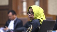 Tersangka korupsi pembangunan PLTU Riau-1 yang juga antan anggota DPR Eni Saragih mengikuti sidang perdana dengan agenda pembacaan dakwaan di Pengadilan Tipikor, Jakarta Pusat, Kamis (29/11/2018).