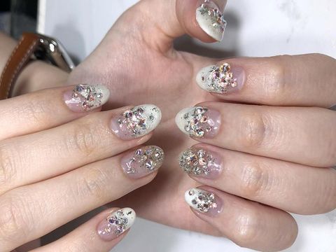 Menikah, Crazy Rich Surabayan Hias Kuku Bertabur Kristal Swarovski