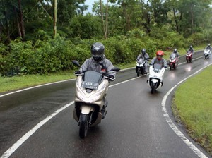 Touring Liburan, Jaga Jarak Aman saat di Tanjakan