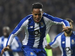 Real Madrid membayar 42 juta pound untuk menebus klausul rilis Eder Militao dari Porto. Si pemain akan gabung Madrid pada musim panas nanti. Foto: Octavio Passos/Getty Images