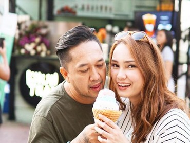 Momen Romantis Feby Febiola dan Suami yang Jarang Terekspos