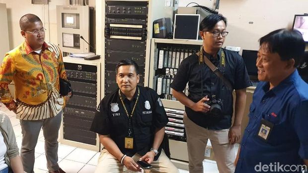 Polisi saat menangani kasus percobaan perkosaan di apartemen Jaksel, Kamis (29/11/2018