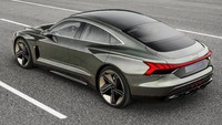 Audi e-tron GT merupakan mobil listrik sport ketiga setelah Audi e-Tron SUV dan Audi e-tron Sportback. Kedua mobil yang disebut terakhir rencananya akan mulai dijual ke pasaran pada 2019. Pool/Audi.