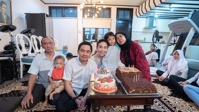 Ibu Ayu Dewi alami Pneumonia/ Foto: Instagram Ibu Ayu Dewi alami Pneumonia/ Foto: Instagram
