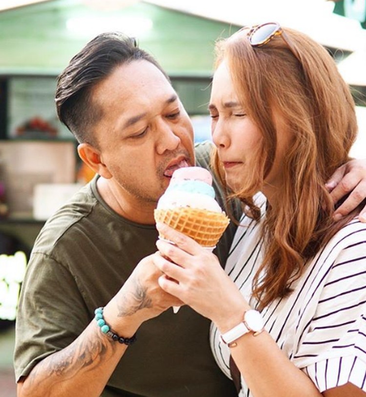 Momen Romantis Feby Febiola dan Suami yang Jarang Terekspos