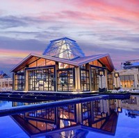 Salah satu kapel mewah di Hotel Mulia Bali yang biasa dipakai untuk acara pernikahan bernama Eternity Chapel. Dibangun di atas sungai buatan untuk ambience yang romantis di hari pernikahan. Lewat situsnya, area ini dapat disewa mulai dari US$ 5 ribu atau Rp 71 juta. Foto: dok. The Mulia Bali