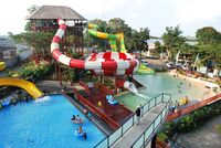 Berenang Sambil Jelajahi 7 Keajaiban Dunia Di Safari Water World