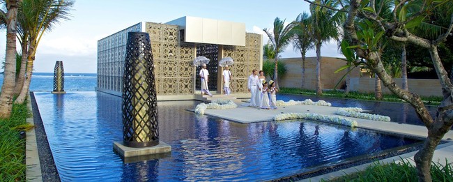 Hotel Mulia yang berlokasi di Nusa Dua, Bali menyajikan pengalaman tak terlupakan untuk sebuah pesta pernikahan. Mulai dari kemewahan grand ballroom, hingga lokasi outdoor yang bersentuhan dengan pantai. Foto: dok. The Mulia Bali