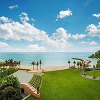 Calon pengantin bisa memilih lokasi outdoor untuk merasakan pengalaman berbeda dari sebuah pernikahan yang intim. Hotel Mulia memiliki beberapa pilihan untuk acara outdoor, salah satunya Unity Garden dengan luas 2.000 m2. Foto: dok. The Mulia Bali