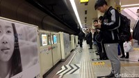 Jika Anda pergi ke Jepang, maka tak jarang Anda akan menemukan orang-orang dengan pakaian serba rapi, berjas layaknya pejabat menggunakan fasilitas transportasi umum seperti kereta dan bus.