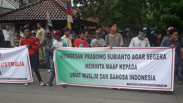 Aksi demo FUIB di depan Kantor DPP Gerindra. 
