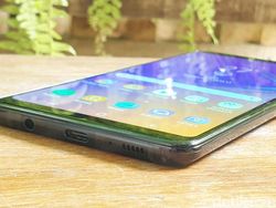 Unboxing Galaxy A9, Ponsel Empat Kamera Pertama di Dunia